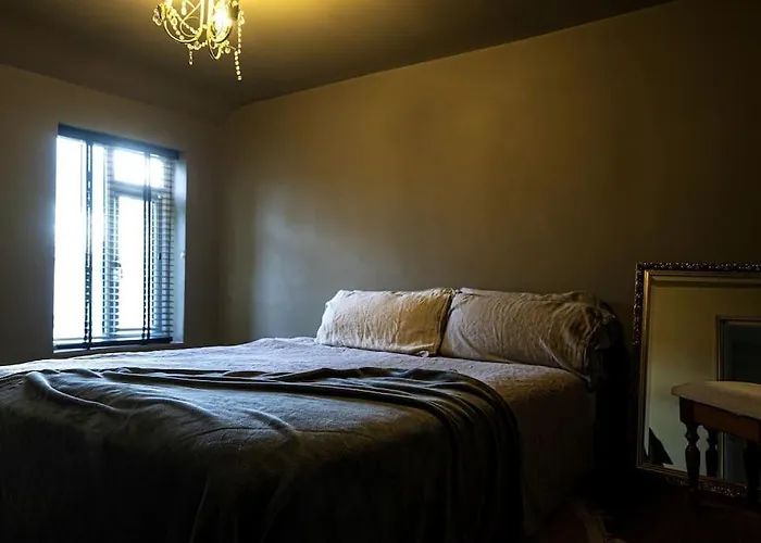 Bohome Moody 2 Bed Garden Cottage Macclesfield Centre